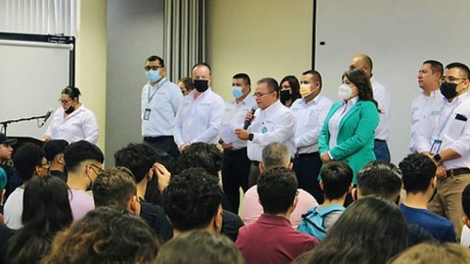  Alumnos de nuevo ingreso a la UTSLRC inician clases presenciales.